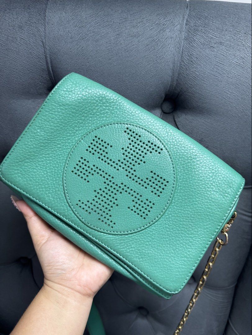 TORY BURCH CROSSBODY (Category: Luxury Bags & Wallets) located in Manila. Submitted by prettystuff1008 (Listing ID 1469488208, Image 1). Description: Still good to use No inclusion bag only Selling very low.