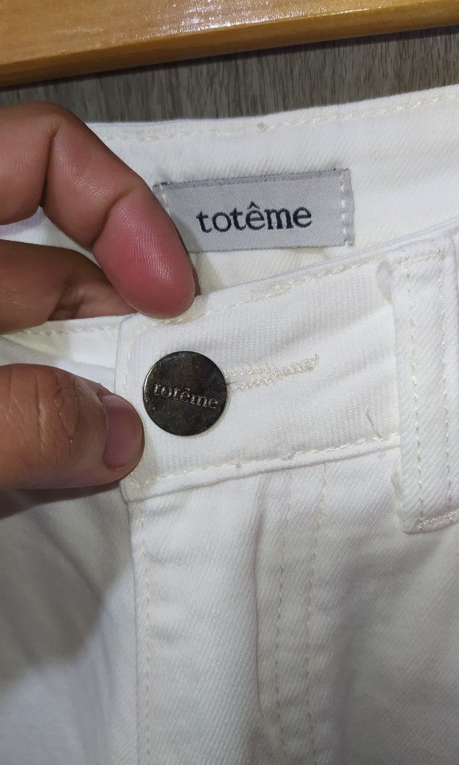 Toteme White Pants (Category: Jeans) located in Milaor. Submitted by lootinout (Listing ID 1469569919, Image 3). Description: Toteme White Pants ✅Size: 27 ✅Length: 35.5 ✅Hem: 6.5 ✅Color Rate: 9/10 ✅Issue: Yellow Stain ✅Need Wash ✅Location: Bicol Naga City, Camarines Sur ✅Courier: J&T Express/Flash Express ✅MOP: Gcash only.