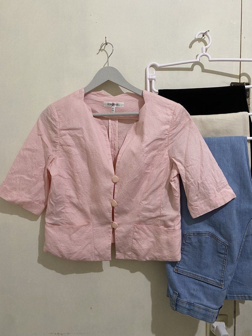 TOYOLUXE BLAZER (Category: Coats, Jackets and Outerwear) located in Davao. Submitted by aunthriftpreneur (Listing ID 1469462812, Image 3). Description: Lightly used-Like new Small-Semi Medium Very Cutesy Ideal for Corporate Girlies.