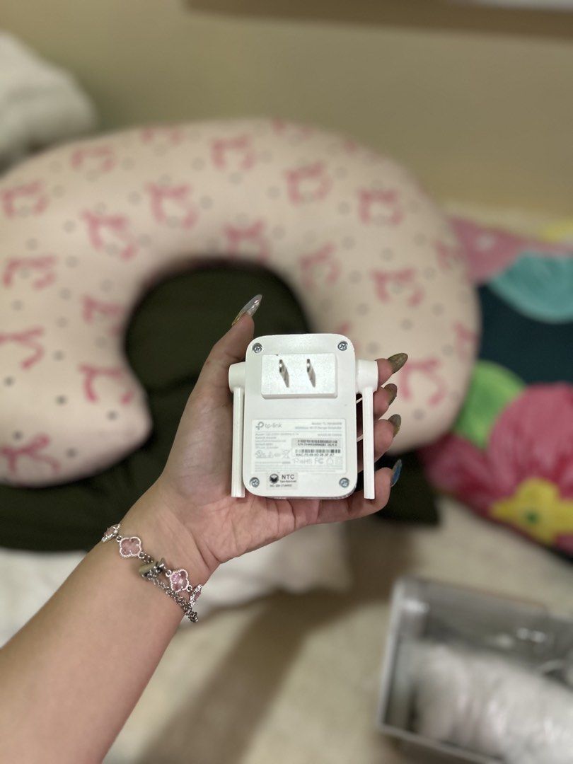 TP-Link TL-WA855RE Wi-Fi Range Extender (Category: Networking) located in Mataasnakahoy. Submitted by monoky (Listing ID 1469569569, Image 2). Description: 📶✨ **FOR SALE | TP-LINK WI-FI EXTENDER** ✨📶 🤍 **TP-Link TL-WA855RE Wi-Fi Range Extender / Repeater** 💸 **500 ONLY!** Having weak Wi-Fi signal in certain areas of your home? This device helps extend your existing Wi-Fi coverage! 🏡 ♡ **FEATURES** - 📡 Up to 300 Mbps wireless speed - 📶 2.4 