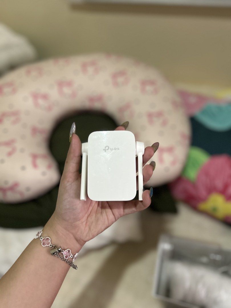 TP-Link TL-WA855RE Wi-Fi Range Extender (Category: Networking) located in Mataasnakahoy. Submitted by monoky (Listing ID 1469569569, Image 1). Description: 📶✨ **FOR SALE | TP-LINK WI-FI EXTENDER** ✨📶 🤍 **TP-Link TL-WA855RE Wi-Fi Range Extender / Repeater** 💸 **500 ONLY!** Having weak Wi-Fi signal in certain areas of your home? This device helps extend your existing Wi-Fi coverage! 🏡 ♡ **FEATURES** - 📡 Up to 300 Mbps wireless speed - 📶 2.4 