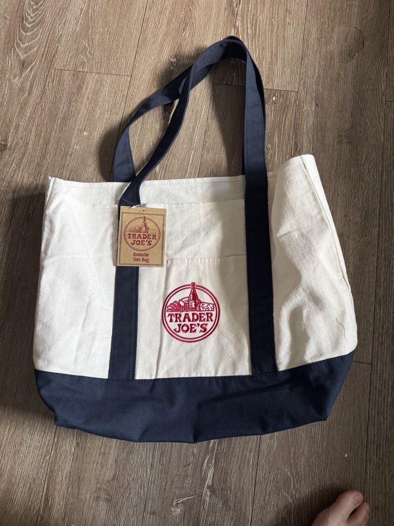 Trader Joe’s Large Tote Bag (Category: Tote Bags) located in Pasig City. Submitted by paulinestarfish (Listing ID 1469447992, Image 1). Description: Price is non-negotiable Pick-up on Oct 21: Fairview After Oct 21: Pasig.
