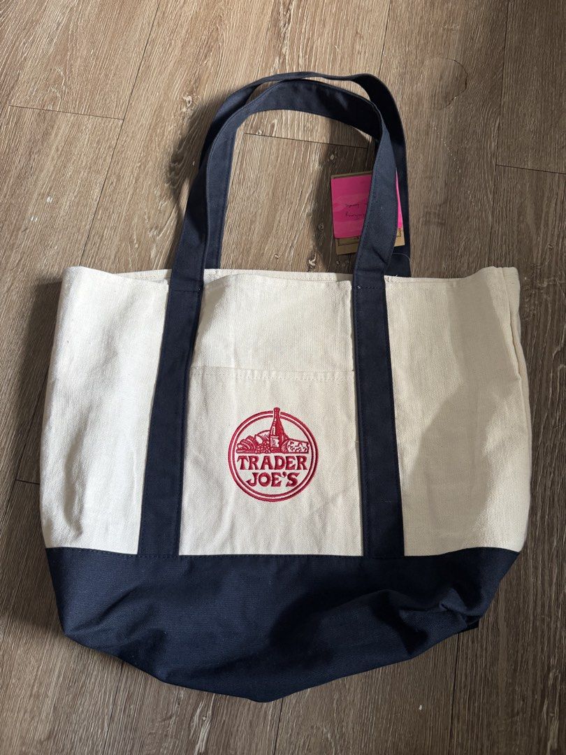 Trader Joe’s Large Tote Bag (Category: Tote Bags) located in Pasig City. Submitted by paulinestarfish (Listing ID 1469447992, Image 2). Description: Price is non-negotiable Pick-up on Oct 21: Fairview After Oct 21: Pasig.