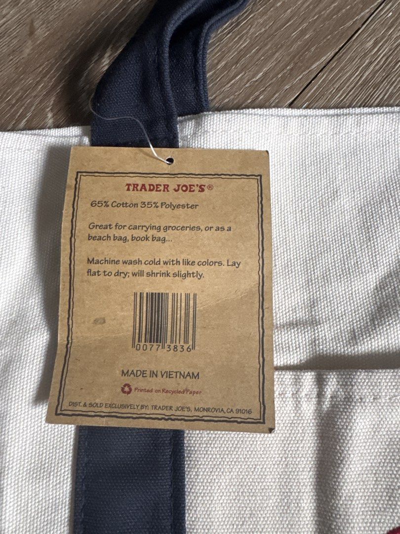 Trader Joe’s Large Tote Bag (Category: Tote Bags) located in Pasig City. Submitted by paulinestarfish (Listing ID 1469447992, Image 3). Description: Price is non-negotiable Pick-up on Oct 21: Fairview After Oct 21: Pasig.