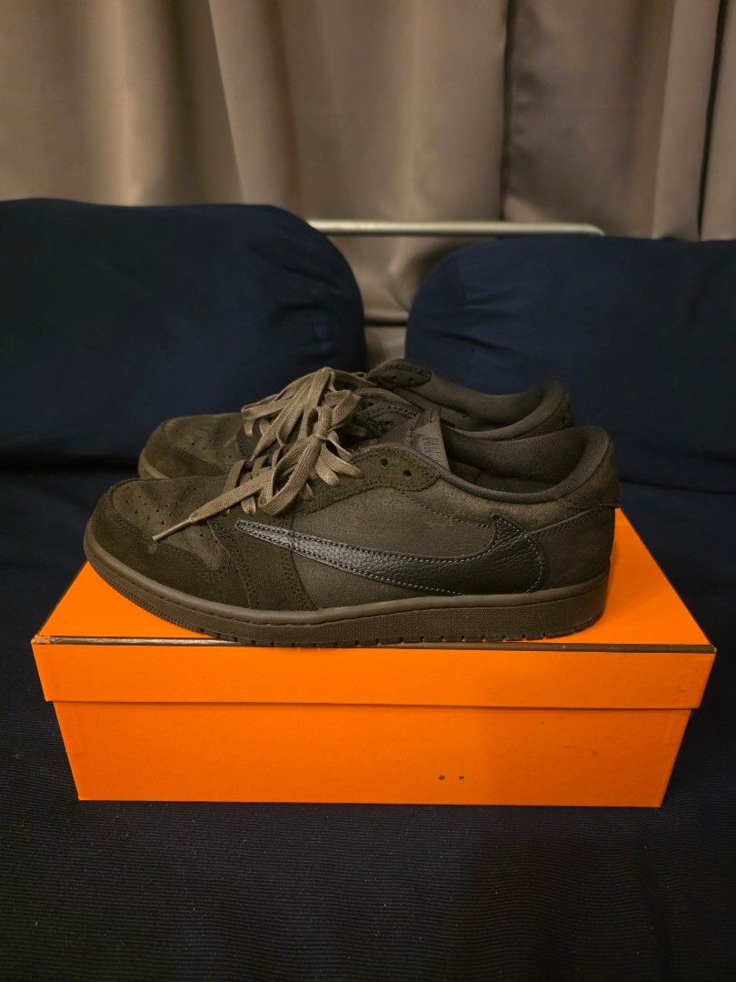 Travis Scott Velvet (Category: Sneakers) located in Quezon City. Submitted by rew3ar (Listing ID 1469458499, Image 1). Description: Size 11 Used once No box.