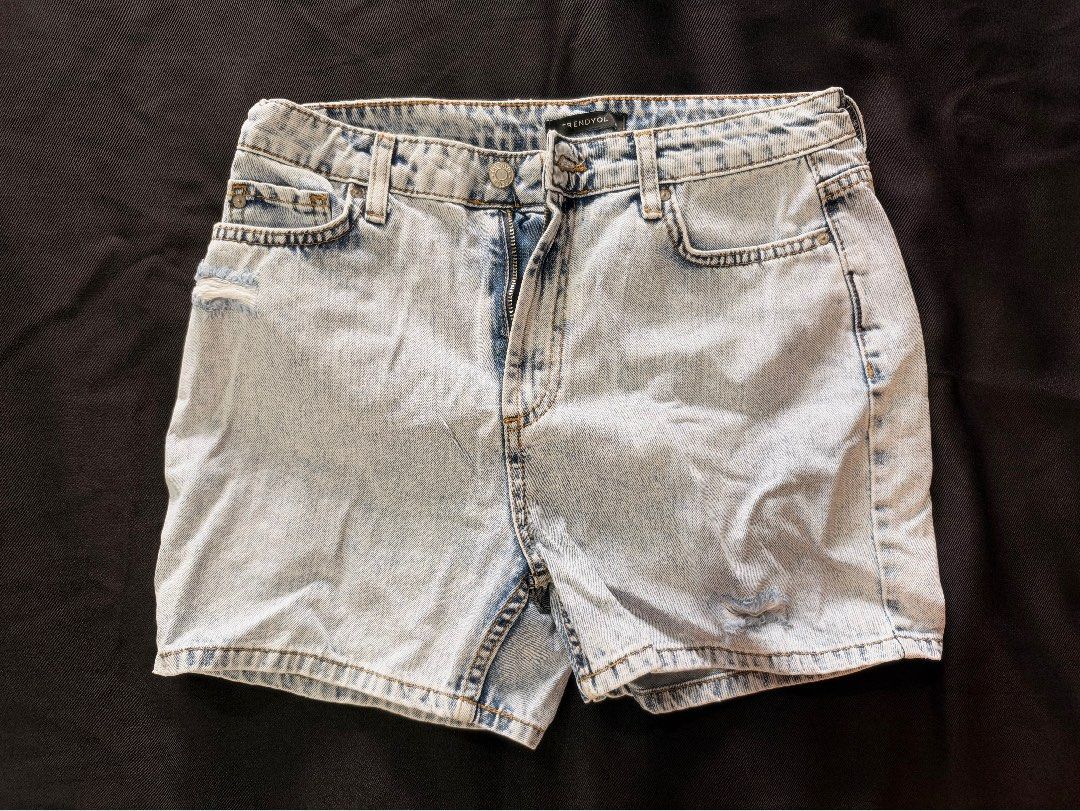 Trendyol Light Wash Denim Shorts Size 38 (Category: Shorts) located in Makati City. Submitted by rmgcloset (Listing ID 1469444607, Image 1). Description: - Brand/Model: Trendyol - Size: 38 - Style: High-waisted with front button and zip fly - Design: Classic 5-pocket layout with stylish distressed details - Condition: Clean, excellent, and ready to wear - Perfect for: Casual warm-weather days and OOTDs.