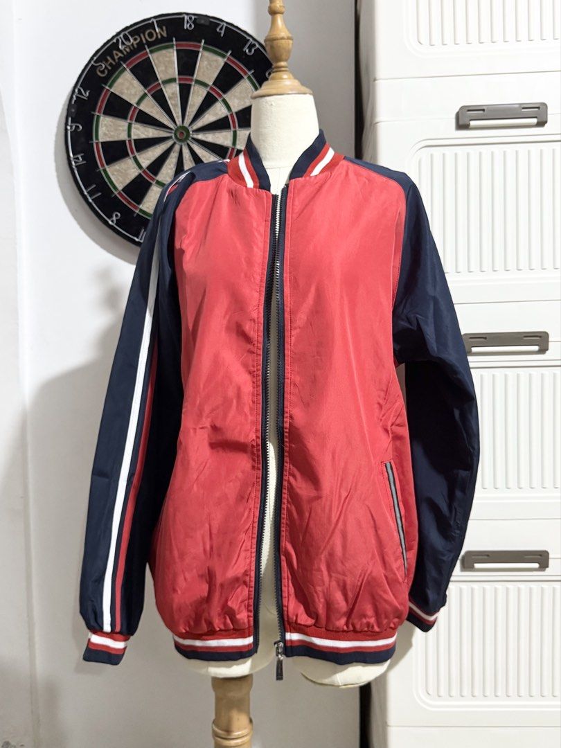 Tri-Color Varsity Jacket (Category: Coats, Jackets and Outerwear) located in Manila. Submitted by thechobecloset (Listing ID 1469523677, Image 1). Description: FIX PRICE Size: M Pre-Loved Minimal flaw: zipper is not working pero pwde niyo yan palitan. HQ naman ang tel niyan.