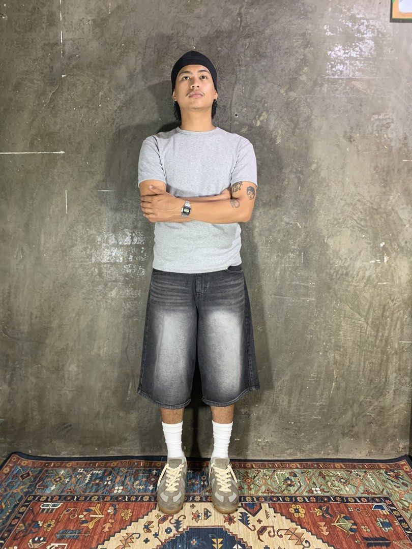 Triple J Washed Baggy Jorts (Category: Shorts) located in Aurora. Submitted by cpr_garments13 (Listing ID 1469533552, Image 1). Description: Models height 5’6 •Waist:31 •Length:24.5 •Leg opening:13 Excellent condition -Heavy x Thick .