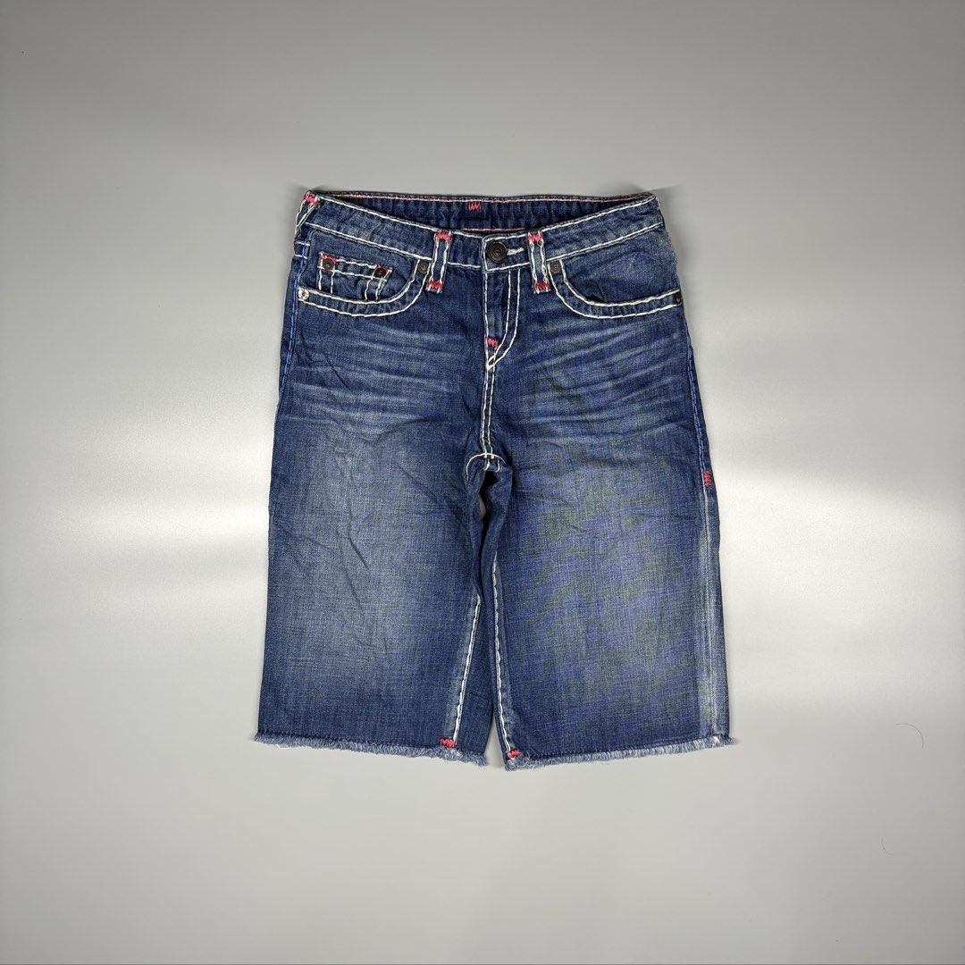 True Religion July Super T Jorts (Category: Shorts) located in Cavite. Submitted by onebeancent (Listing ID 1469512147, Image 3). Description: 🔘CODE 00161 Size: 28 to 30 Women's Dimension: 22" Length Color: Blue Jeans Color Rate: 10/10 Issue: None Condition: Almost new‼️ Price: 1,350php Additional shipping fee (J&T Medium Pouch) 120php Luzon 145php visayas 185php mindanao.