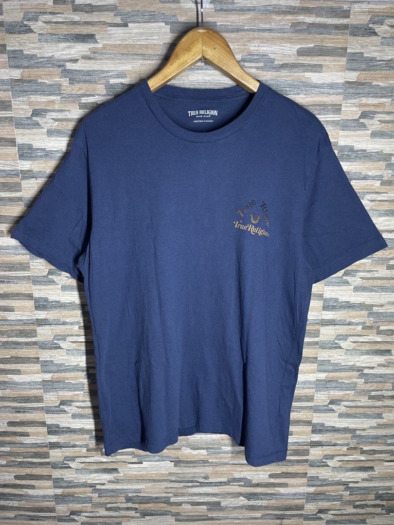 True Religion Triangle Tshirt Navy blue and gold (Category: Tshirts & Polo Shirts ) located in Cabuyao City. Submitted by randelwru (Listing ID 1469443442, Image 1). Description: True Religion Triangle Tshirt Navy blue and gold Size Large Width 21 Length 28 Excellent Condition 450🏷️Pesos Cabuyao Laguna📍.