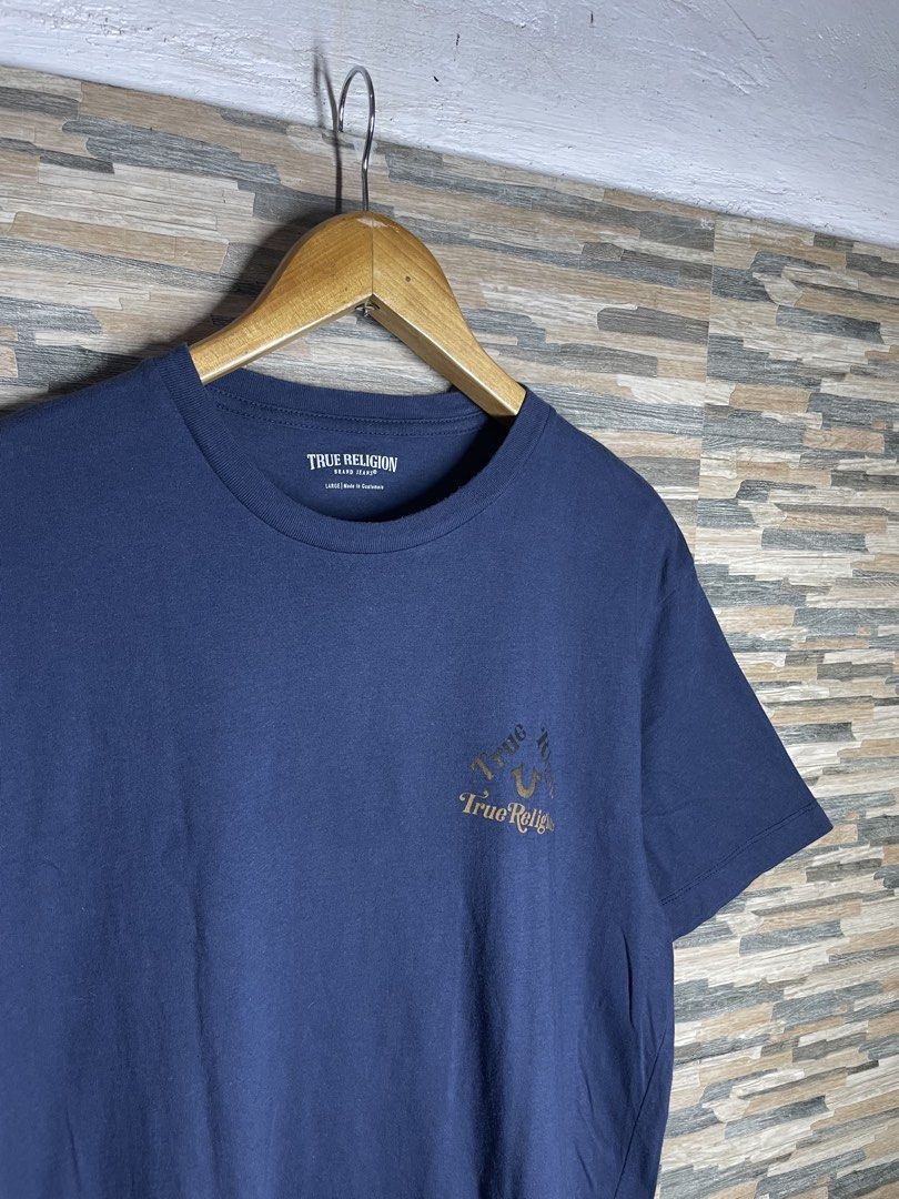 True Religion Triangle Tshirt Navy blue and gold (Category: Tshirts & Polo Shirts ) located in Cabuyao City. Submitted by randelwru (Listing ID 1469443442, Image 3). Description: True Religion Triangle Tshirt Navy blue and gold Size Large Width 21 Length 28 Excellent Condition 450🏷️Pesos Cabuyao Laguna📍.