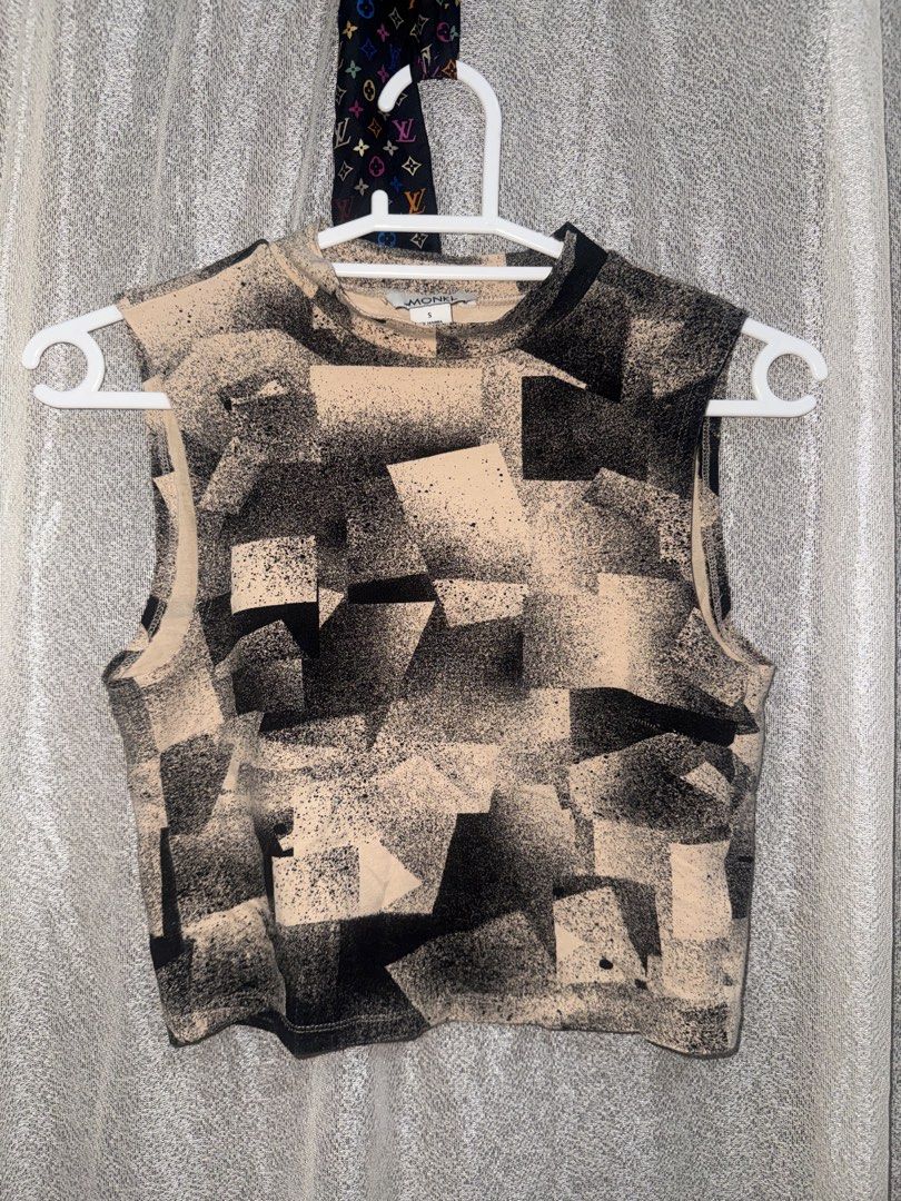 Turtle neck (Category: Sleeveless) located in Manila. Submitted by silentrabbit_4325e7 (Listing ID 1469529598, Image 1). Description: .