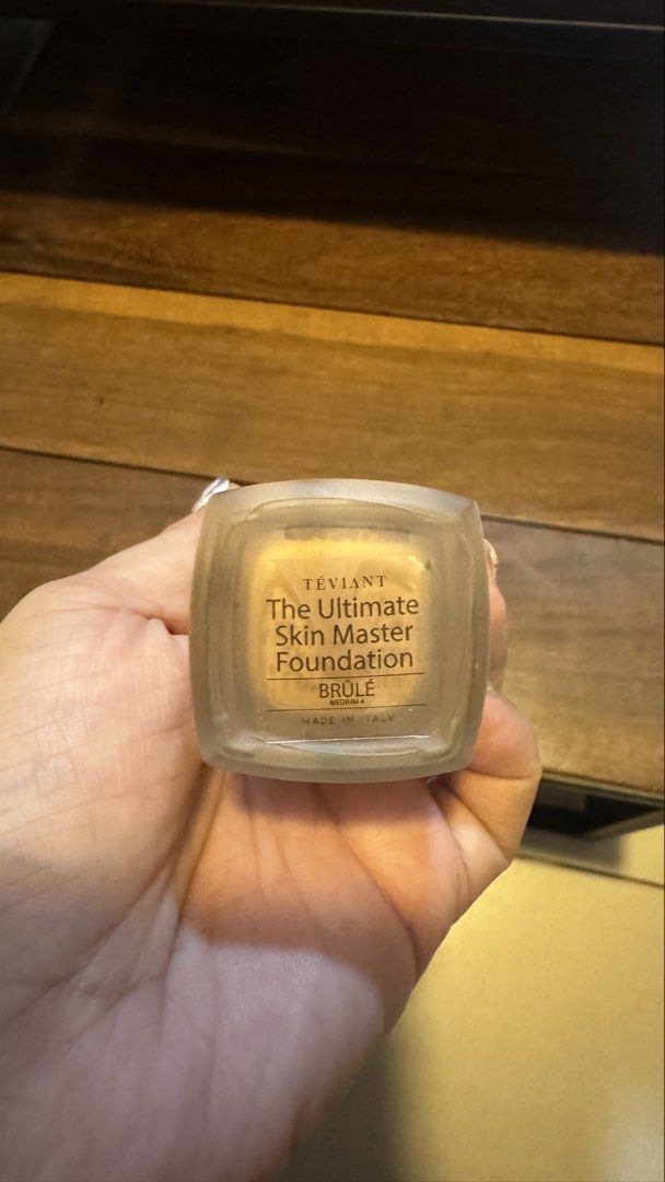 Téviant The Ultimate Skin Master Foundation (Category: Makeup) located in Pasig City. Submitted by gbrllsph (Listing ID 1469432646, Image 2). Description: - Brand: Téviant - Product: Liquid Foundation - Shade: Brûlée Medium 4 - Packaging: No more box - Condition: Slightly used 85% full Purchased sa SM Makati. Ewan ko sa lighting dun pero sabi nung sales lady eto daw shade ko. Ang layo tho :( Pwede nga siyang pang contour 🥲 super nice but not my 