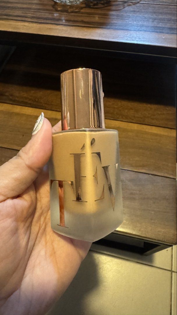 Téviant The Ultimate Skin Master Foundation (Category: Makeup) located in Pasig City. Submitted by gbrllsph (Listing ID 1469432646, Image 1). Description: - Brand: Téviant - Product: Liquid Foundation - Shade: Brûlée Medium 4 - Packaging: No more box - Condition: Slightly used 85% full Purchased sa SM Makati. Ewan ko sa lighting dun pero sabi nung sales lady eto daw shade ko. Ang layo tho :( Pwede nga siyang pang contour 🥲 super nice but not my 