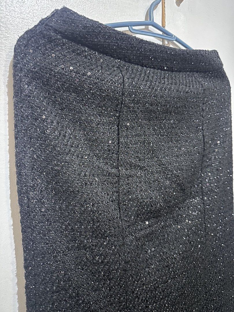 Tweed skirt mermaid cut (Category: Skirts) located in Tandag. Submitted by kawaiispreloved (Listing ID 1469483368, Image 2). Description: Size 26.