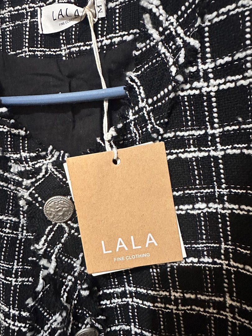 Tweed top brand new (Category: Blouses) located in Tandag. Submitted by kawaiispreloved (Listing ID 1469482538, Image 3). Description: Brand new. Kayo na mag butas ng para sa buttons.