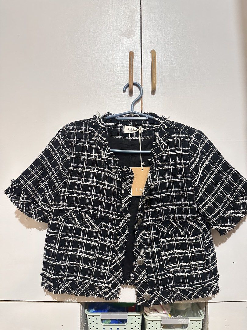 Tweed top brand new (Category: Blouses) located in Tandag. Submitted by kawaiispreloved (Listing ID 1469482538, Image 1). Description: Brand new. Kayo na mag butas ng para sa buttons.