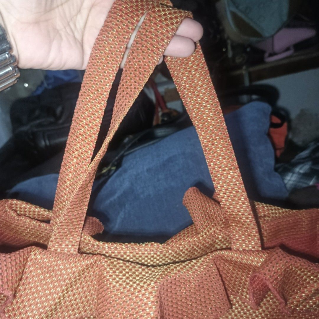 TYNVIE (Category: Luxury Bags & Wallets) located in Urdaneta. Submitted by bernalyn25 (Listing ID 1469566205, Image 3). Description: - Structured/woven look tote bag -Ruffled from accents -Lightweight textured knit weave -Burnt orange color.