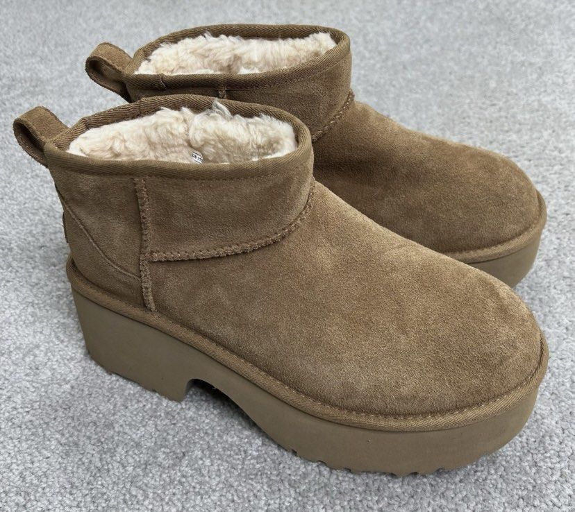 UGG Ultra Mini Platform Boots (Category: Boots) located in Baguio. Submitted by workwear2600 (Listing ID 1469489237, Image 2). Description: .