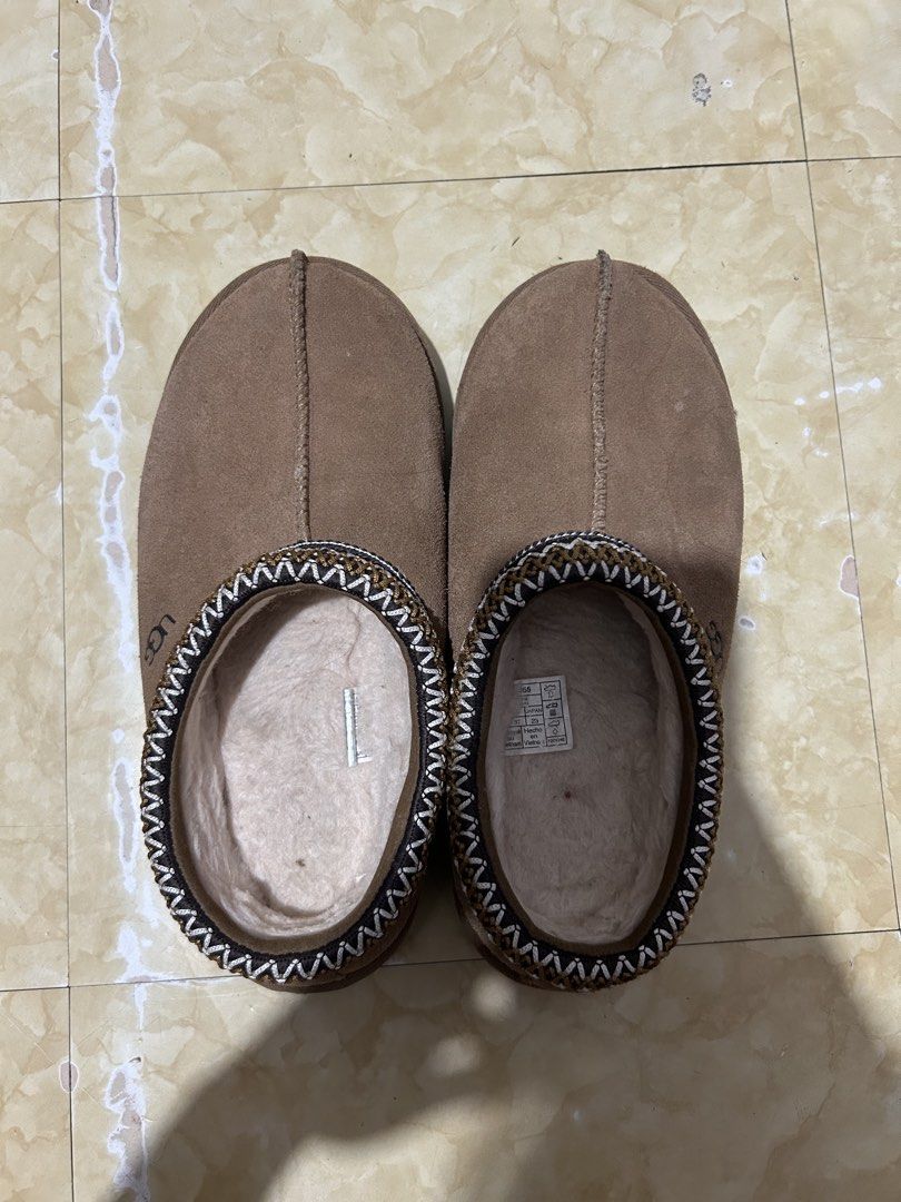 Uggs Tasman Slip On (Category: Slippers and slides) located in Paranaque City. Submitted by lovelyzshoppp (Listing ID 1469480275, Image 2). Description: - ORIGINAL! Bought from the 🇺🇸 - rfs: not really using them anymore - will need cleaning but overall condition is good! - size 6 - MOP: PayMaya - MOD: Same Day Delivery Only.