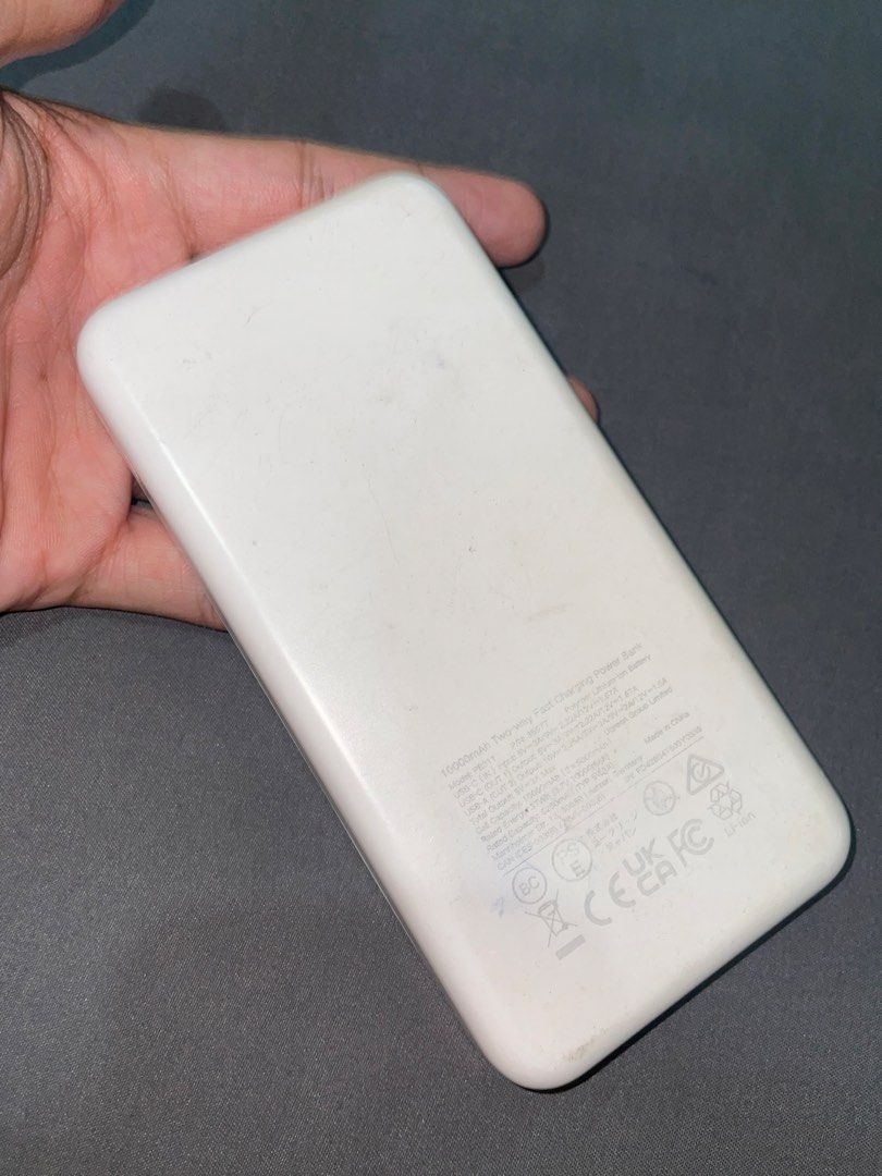 UGREEN 10,000mAh Powerbank (Category: Batteries & Power Banks) located in Manila. Submitted by zade__ (Listing ID 1469478916, Image 2). Description: Original price: 1,099 Minsan lang magamit Only issue as you can see in the pictures is the scratches .