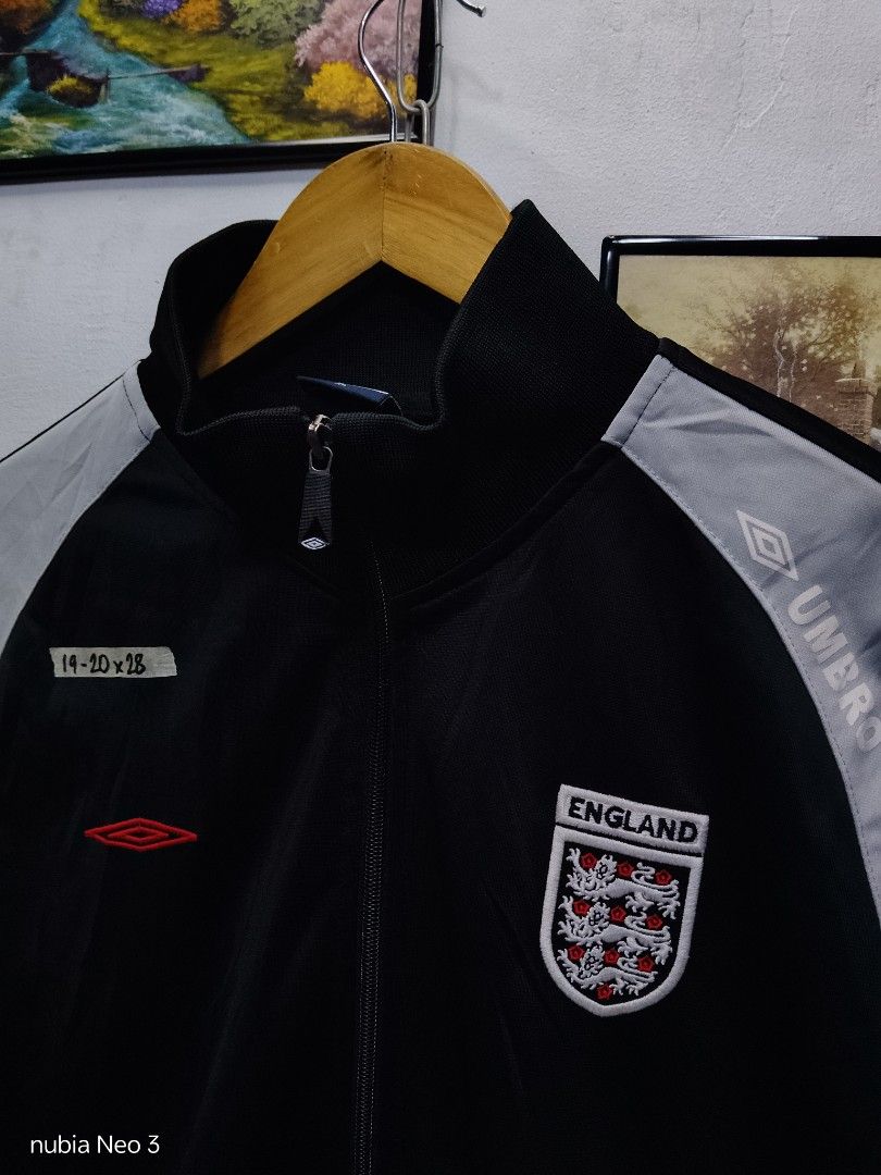 umbro X england track jacket (Category: Coats, Jackets and Outerwear) located in Valenzuela. Submitted by joshwrldselection (Listing ID 1469454414, Image 2). Description: medium - large excellent condition no issue thrift..