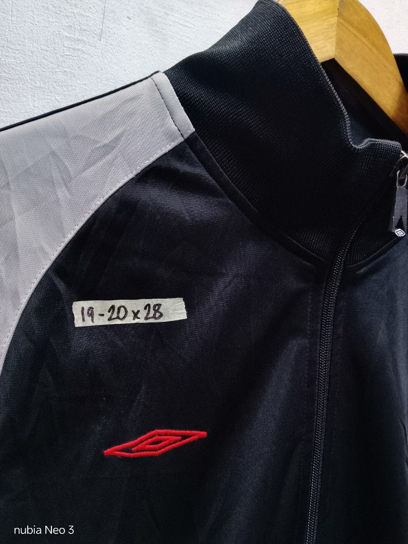 umbro X england track jacket (Category: Coats, Jackets and Outerwear) located in Valenzuela. Submitted by joshwrldselection (Listing ID 1469454414, Image 3). Description: medium - large excellent condition no issue thrift..