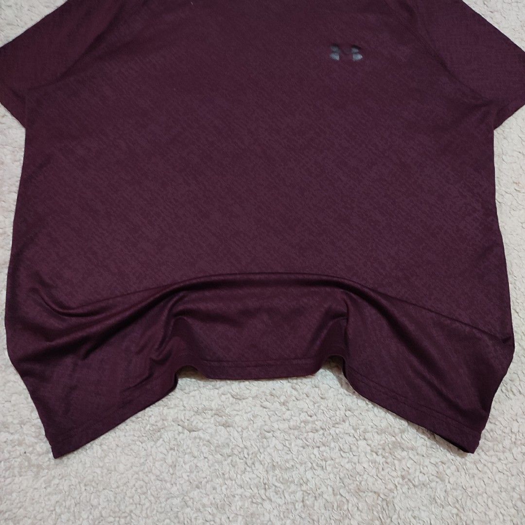 Under Armour Athletic T-Shirt Maroon Men (Category: Tshirts & Polo Shirts ) located in Manila. Submitted by anthonig (Listing ID 1469460295, Image 3). Description: Length: 27 inches Width: 22 inches Price: 250 pesos Condition: 9.2/10 Issues: last photo PM if interested or for inquiries Meetups within MANILA only Can do shipping at buyers expense.