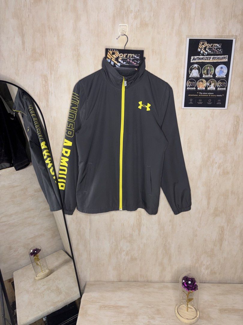 UNDER ARMOUR FRESH WOVEN FULLZIP JACKET (Category: Coats, Jackets and Outerwear) located in Cabuyao City. Submitted by pormanation-thrift-store (Listing ID 1469421946, Image 1). Description: UNDER ARMOUR FRESH WOVEN FULLZIP JACKET Condition: LIKE NEW Color rate: 10/10 (PWEDE SA MASELAN) Size: LARGE (ASIAN) Dimes: 20”Wx26”L Issue: NONE✅ Price: 1500.