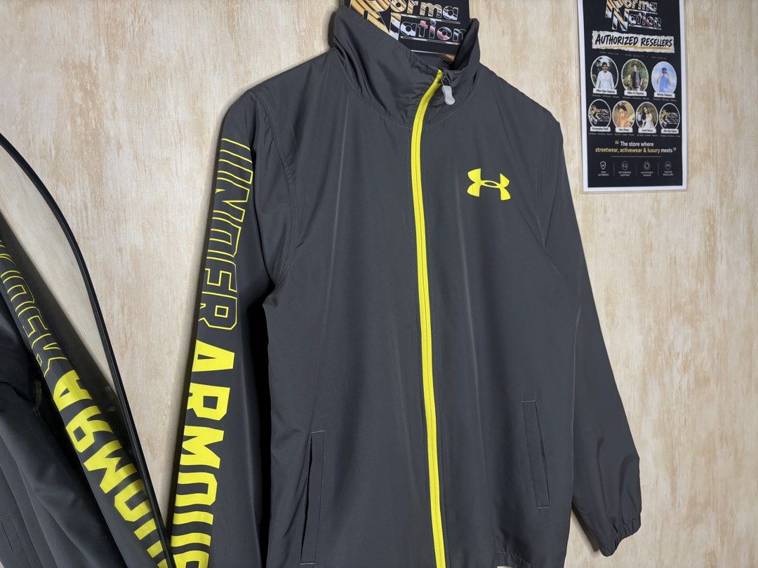 UNDER ARMOUR FRESH WOVEN FULLZIP JACKET (Category: Coats, Jackets and Outerwear) located in Cabuyao City. Submitted by pormanation-thrift-store (Listing ID 1469421946, Image 3). Description: UNDER ARMOUR FRESH WOVEN FULLZIP JACKET Condition: LIKE NEW Color rate: 10/10 (PWEDE SA MASELAN) Size: LARGE (ASIAN) Dimes: 20”Wx26”L Issue: NONE✅ Price: 1500.