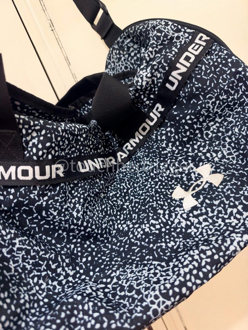 Under Armour Large Duffel Bag (Category: Activewear) located in Quezon City. Submitted by touchhertrigger (Listing ID 1469546142, Image 2). Description: 🔔 MAY ACCEPT SLIGHTLY LOWER OFFERS; PLEASE DO NOT BE OFFENDED IF I TURN YOU DOWN 🔔 listed = available. prices = final. payo w/in 24 hours Please do not message if uncertain, not ready with the funds, or to lowball. Saying “no, but thank you” instead of leaving me hanging would be appreciated. .