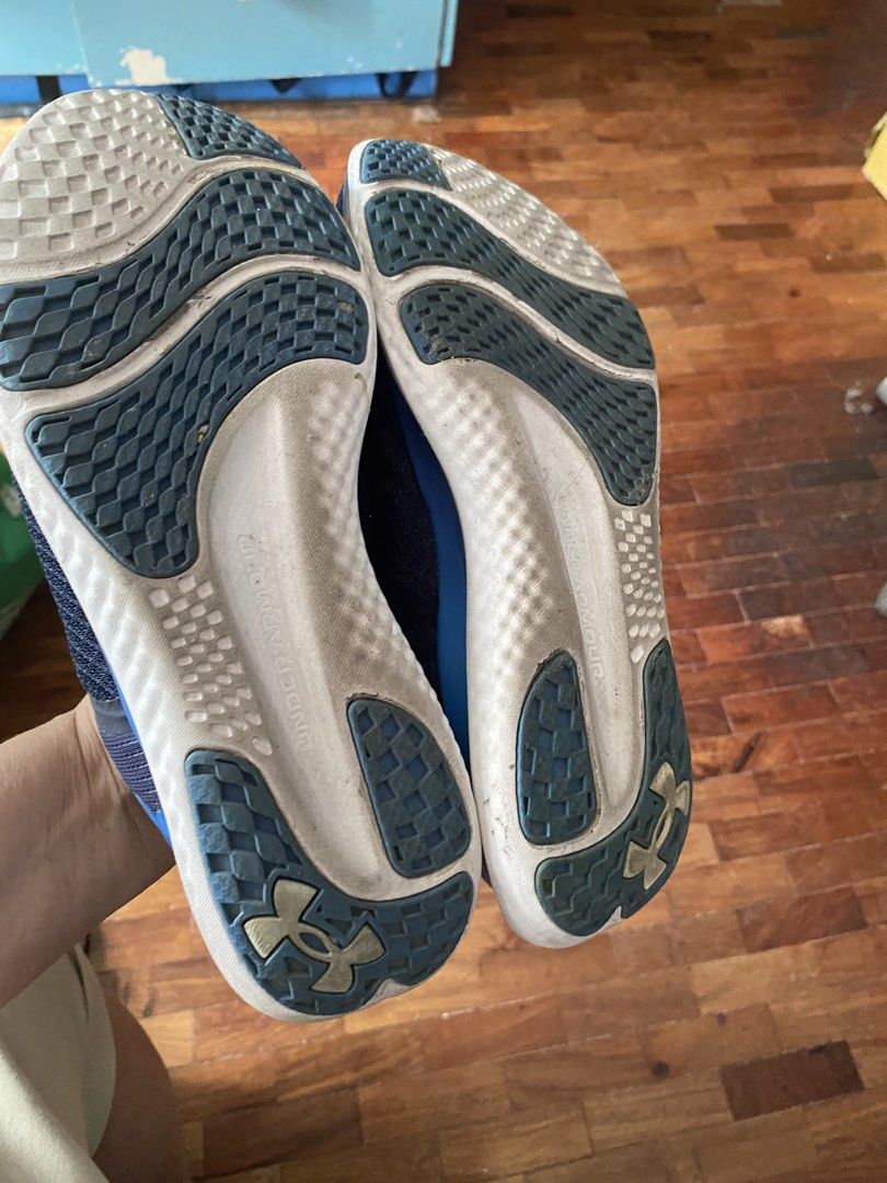 UNDER ARMOUR Men"s Running shoes (Category: Sneakers) located in Quezon City. Submitted by elmiras_closet (Listing ID 1469463747, Image 3). Description: good condition from US Balikbayan box original apparel .
