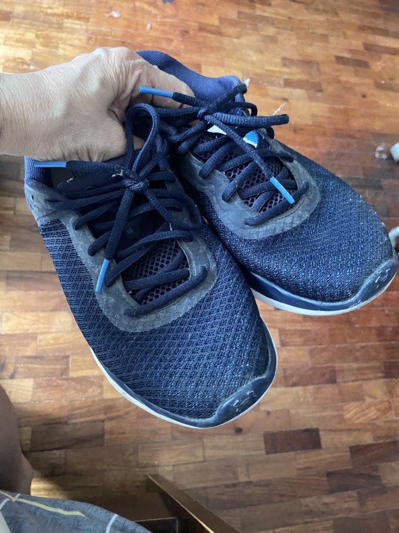 UNDER ARMOUR Men"s Running shoes (Category: Sneakers) located in Quezon City. Submitted by elmiras_closet (Listing ID 1469463747, Image 2). Description: good condition from US Balikbayan box original apparel .