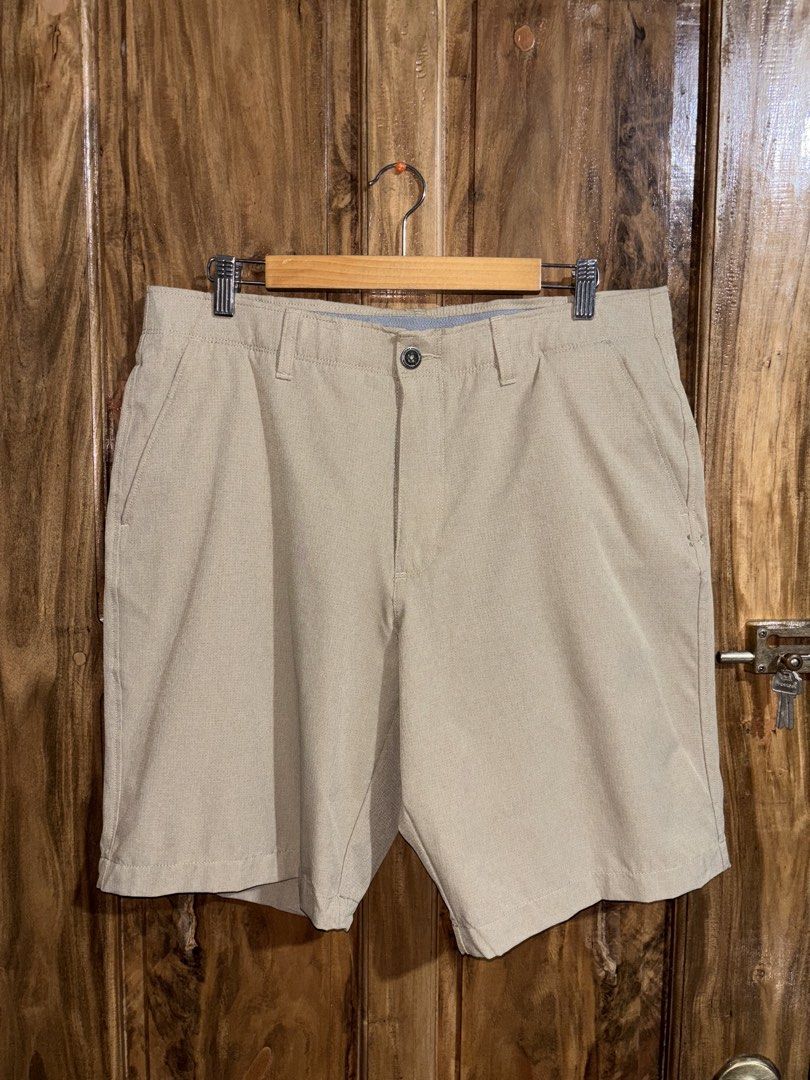 Under Armour performance golf shorts🤎 size 35-36 (Category: Shorts) located in Maasin. Submitted by chevyferna66833 (Listing ID 1469534217, Image 2). Description: Under Armour performance golf shorts🤎Quickdry stretchable Waistline 35-36 Length 19.5 Hem 11.5 Excellent condition no issue Mine 780.