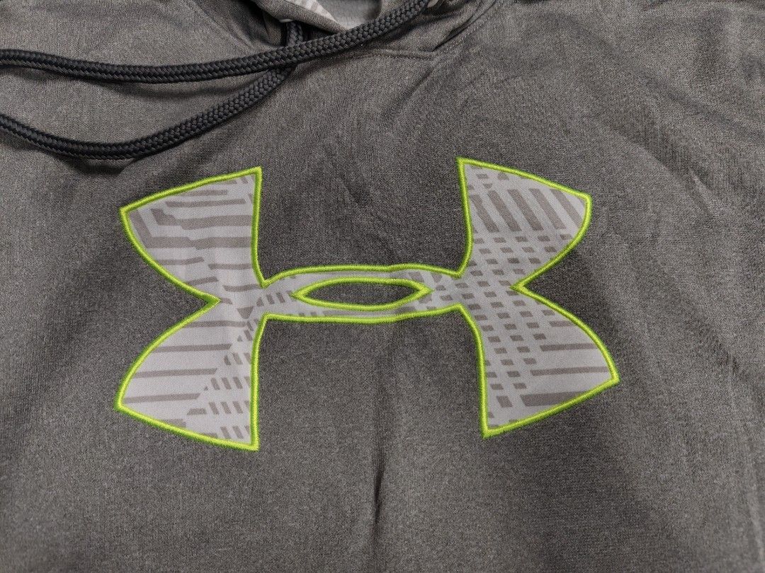 Under Armour Pullover Hoodie (Category: Coats, Jackets and Outerwear) located in Angeles City. Submitted by miss_independent01 (Listing ID 1469517584, Image 3). Description: Under Armour Pullover Hoodie Width: 20 (Small on tag) Length: 25 Sleeve: 23 Shoulder: 17 MOP: Gcash ✅ Mine Now, Pay Now ✅ First to Pay, Gets the Item 📍 PAMPANGA Courier: JnT 🚚🚚 PM 💌💌.