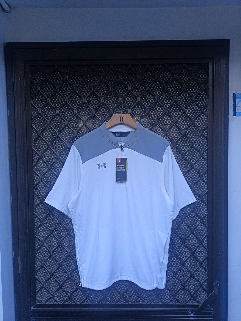 Under Armour Triumph / Utility Short Sleeve Cage Jacket (Category: Activewear) located in Muntinlupa City. Submitted by eksenathriftshop (Listing ID 1469426610, Image 1). Description: Brand New with hangtag Good As New No Issue Dimes: 22x28 Large to Xl.