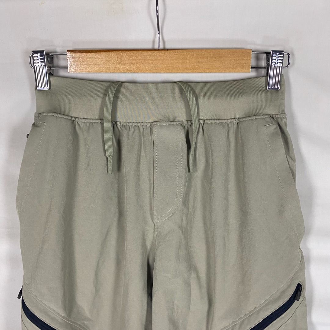 Under Armour Unstoppable Tech Utility Shorts / Size XS (Category: Activewear) located in Antipolo. Submitted by canadafindss (Listing ID 1469397852, Image 3). Description: Visit & Follow Canada Finds for more premium thrift, streetwear, vintage, techwear, activewear, and branded finds from Canada 🇨🇦 More items posted regularly: https://www.carousell.ph/u/canadafindss Under Armour Unstoppable Tech Utility Shorts / Size XS Premium Under Armour te