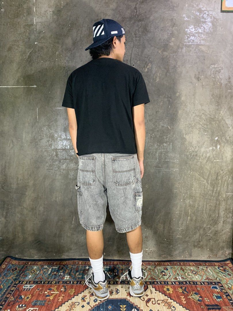Under Garden Carpenter Jorts (Category: Shorts) located in Aurora. Submitted by cpr_garments13 (Listing ID 1469533271, Image 1). Description: Models height 5’6 •Waist:35 •Length:21 •Leg opening:11 Very Good Condition -Heavy x Thick .