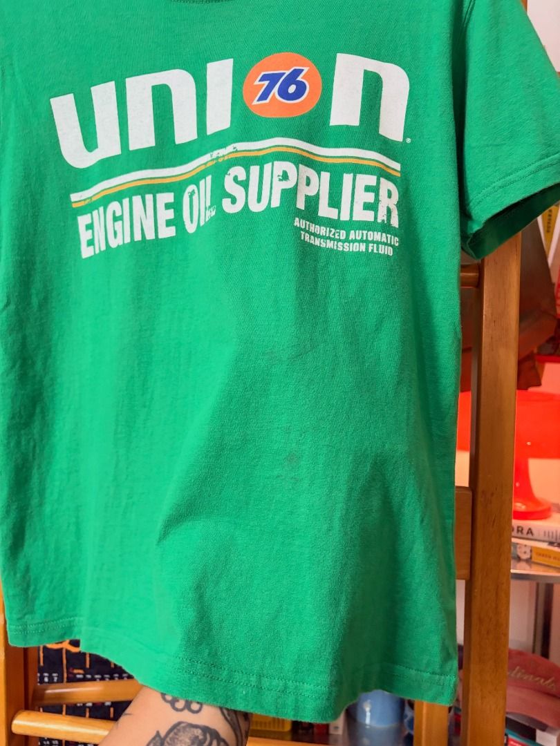 Union 76 Lubricants “California Technical Support” Service Tee (Category: Tshirts & Polo Shirts ) located in Manila. Submitted by recolecta (Listing ID 1469412908, Image 3). Description: Union 76 Lubricants “California Technical Support” Service Tee ₱700 + sf Medium on tag Length: 23.2 inches Width (Pit to pit): 18.1 inches Shoulder Width: 15.9 inches Sleeve Length: 7.1 inches • Official Union 76 Lubricants licensed product with authentic woven c