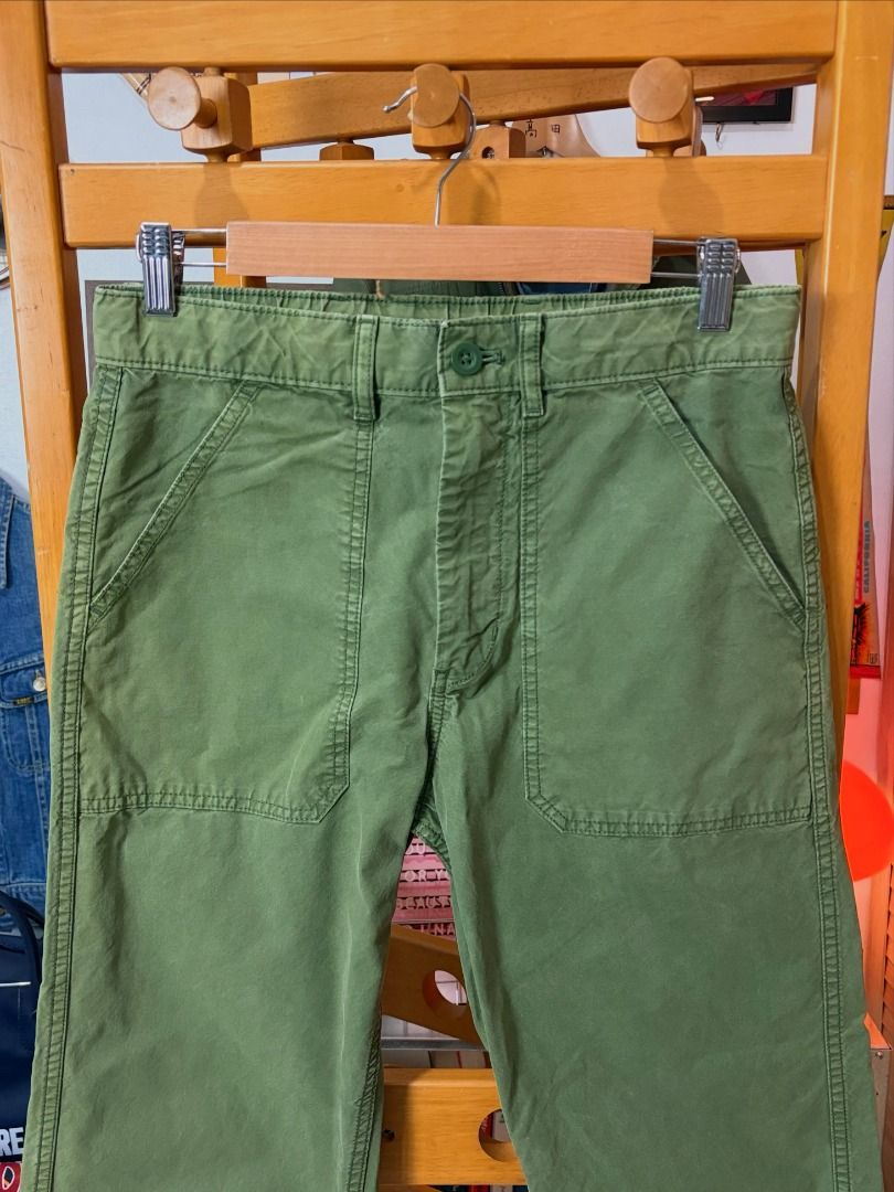 Uniqlo 100% Cotton Utility Baker Pants (Category: Trousers) located in Manila. Submitted by recolecta (Listing ID 1469491198, Image 2). Description: Uniqlo 100% Cotton Utility Baker Pants ₱800 + sf Small (27-30) on tag Length: 37.5 inches Waist: 15 inches (fits 29-30) Rise: 11.5 inches Leg Opening: 8 inches Thighs: 11 inches Inseam: 26 inches • Patterned after the mid-century US Army OG-107 utility trouser • 100% textured slub cotton twill with a