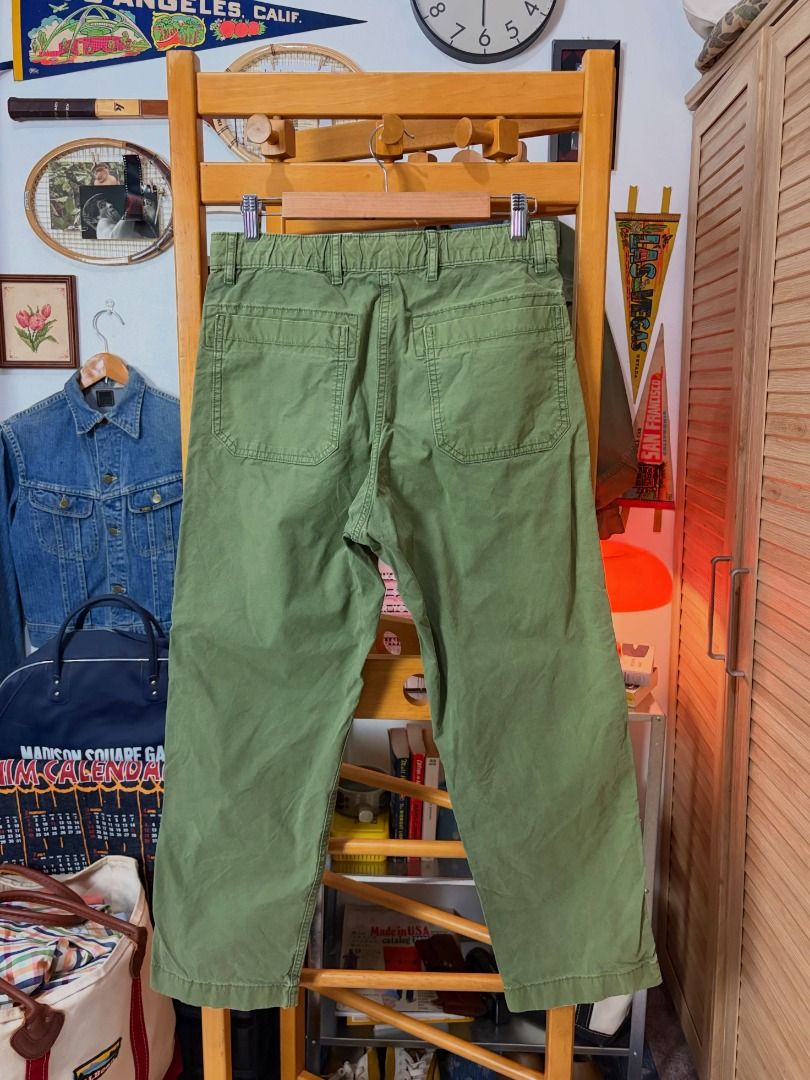 Uniqlo 100% Cotton Utility Baker Pants (Category: Trousers) located in Manila. Submitted by recolecta (Listing ID 1469491198, Image 3). Description: Uniqlo 100% Cotton Utility Baker Pants ₱800 + sf Small (27-30) on tag Length: 37.5 inches Waist: 15 inches (fits 29-30) Rise: 11.5 inches Leg Opening: 8 inches Thighs: 11 inches Inseam: 26 inches • Patterned after the mid-century US Army OG-107 utility trouser • 100% textured slub cotton twill with a