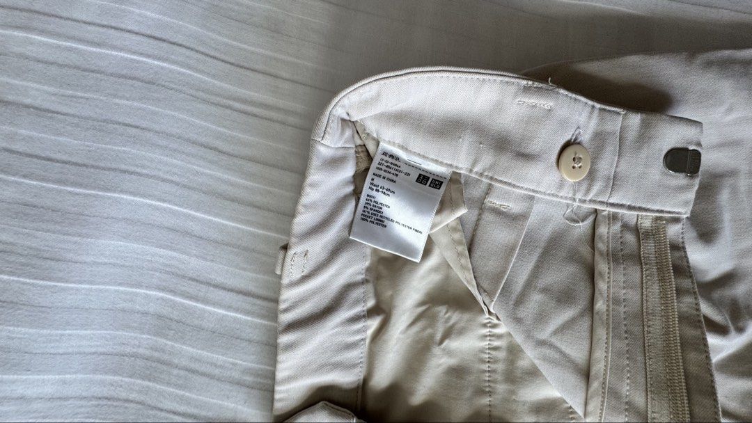 Uniqlo Beige Slacks (Category: Other Bottoms) located in Cagayan de Oro. Submitted by oalmton (Listing ID 1469418910, Image 2). Description: Well-used but still in good condition.