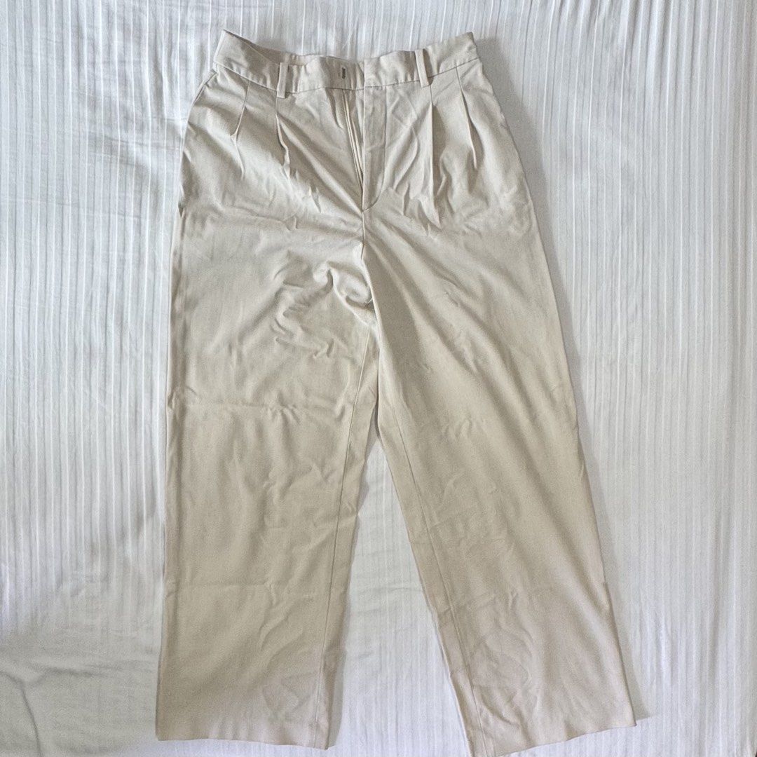 Uniqlo Beige Slacks (Category: Other Bottoms) located in Cagayan de Oro. Submitted by oalmton (Listing ID 1469418910, Image 1). Description: Well-used but still in good condition.