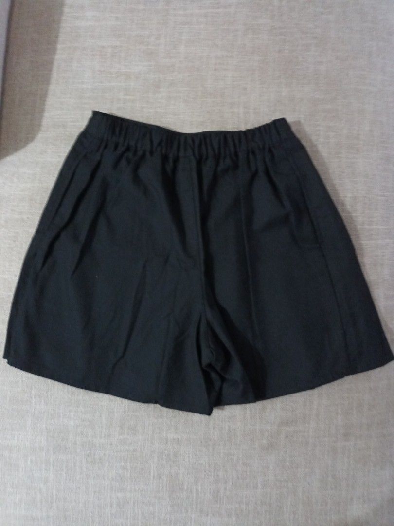 Uniqlo Black Pleated Skort Size 150 (Category: Skirts) located in Quezon. Submitted by ja8720 (Listing ID 1469477640, Image 3). Description: - Brand: Uniqlo - Color: Classic Black - Size: Tagged 150 - Style: Pleated skort (skirt front, shorts back for easy movement) - Waistband: Elastic at the back - Condition: Clean and ready to wear.