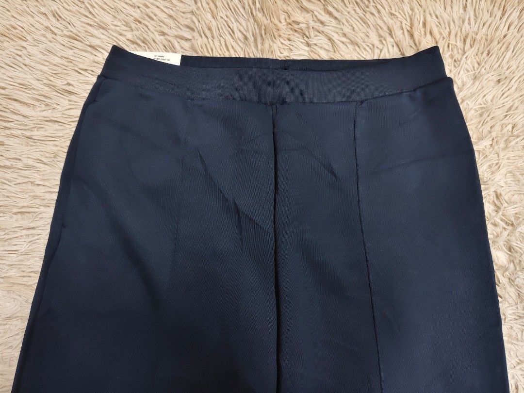 Uniqlo C Wide Sweat Pants (Category: Other Bottoms) located in Angeles City. Submitted by miss_independent01 (Listing ID 1469514652, Image 3). Description: Uniqlo C Wide Sweat Pants (BRANDNEW) Color: Navy Width: 17 (XXL on tag) Length: 40.5 MOP: Gcash ✅ Mine Now, Pay Now ✅ First to Pay, Gets the Item 📍 PAMPANGA Courier: JnT 🚚🚚 PM 💌💌.