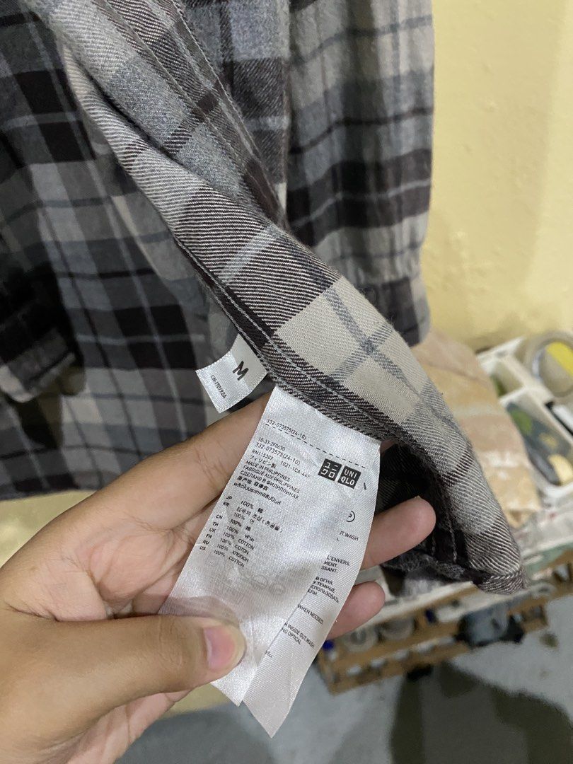 Uniqlo flannel (Category: Coats, Jackets and Outerwear) located in Calapan. Submitted by mnlhabithrift23 (Listing ID 1469512714, Image 3). Description: Width : 20 Length : 27 Color rate : 9.8/0 Issue : non color may change due to lighting .