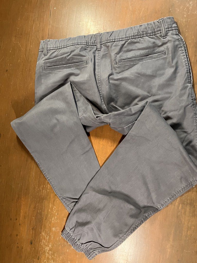 Uniqlo Grey Jogger Pants Size M (Category: Joggers) located in Mandaluyong City. Submitted by coolmeybab (Listing ID 1469442258, Image 2). Description: - Brand/Model: Uniqlo Joggers - Size: M (Fits waist 76-84cm) - Material: Cotton spandex (Made in Indonesia) - Color: Grey - Features: Elastic waistband with drawstring & button, zipper fly, elastic ankle cuffs, and two back welt pockets - Condition: Comfortable daily wear pants.