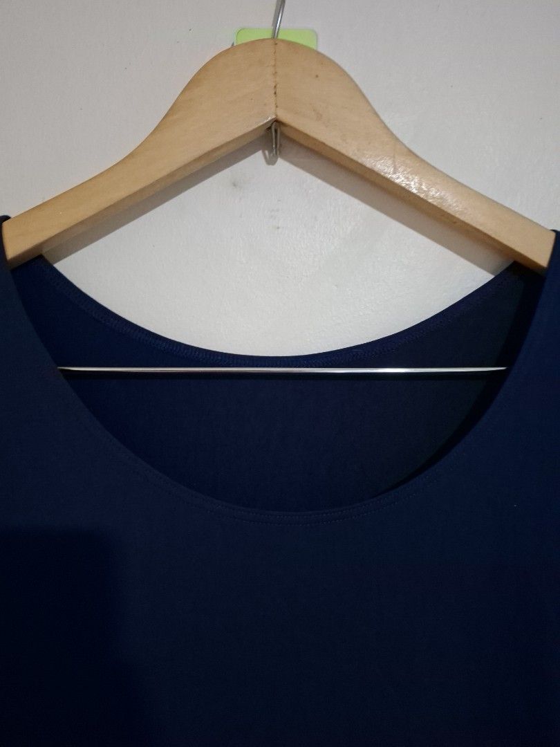 Uniqlo heattech extrawarm L (Category: Longsleeves) located in Subic. Submitted by petitecorner22 (Listing ID 1469512065, Image 2). Description: navy no more haggling please.