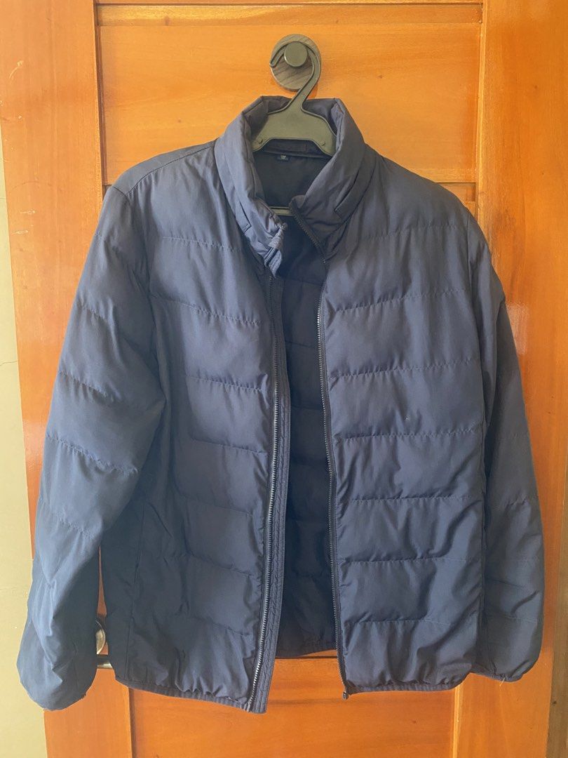 Uniqlo Kids Navy Puffer Jacket (Category: Babies & Kids Fashion) located in Baguio. Submitted by heath2600 (Listing ID 1469541520, Image 1). Description: - Brand: Uniqlo Kids - Color: Classic navy blue (easy to match with any outfit) - Style: Zip-up puffer jacket with high collar neck for extra warmth - Material: 100% polyester shell with eco-friendly recycled polyester filling - Condition: Clean interior tag, well-maintained - Perfect for cold w