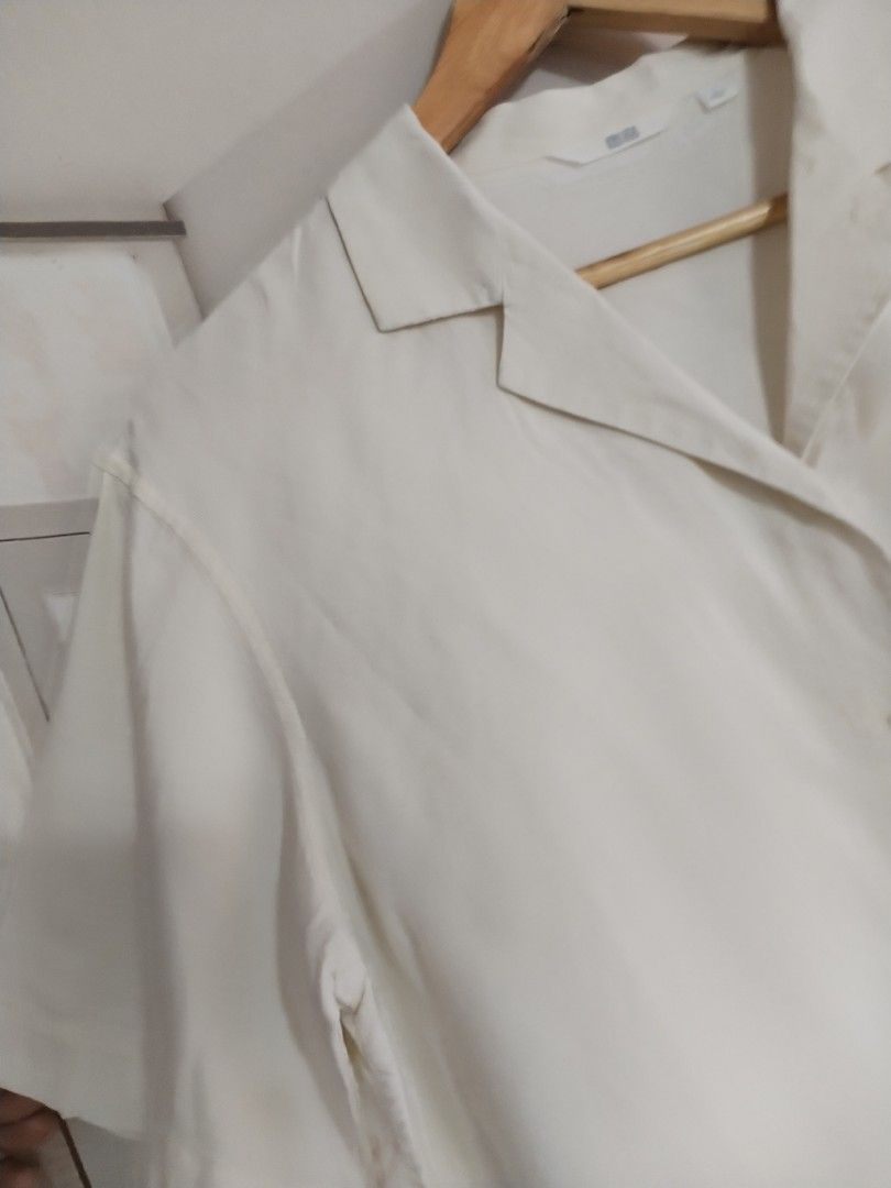 Uniqlo linen blend top (Category: Blouses) located in Lucena. Submitted by styleddsc (Listing ID 1469570317, Image 3). Description: .